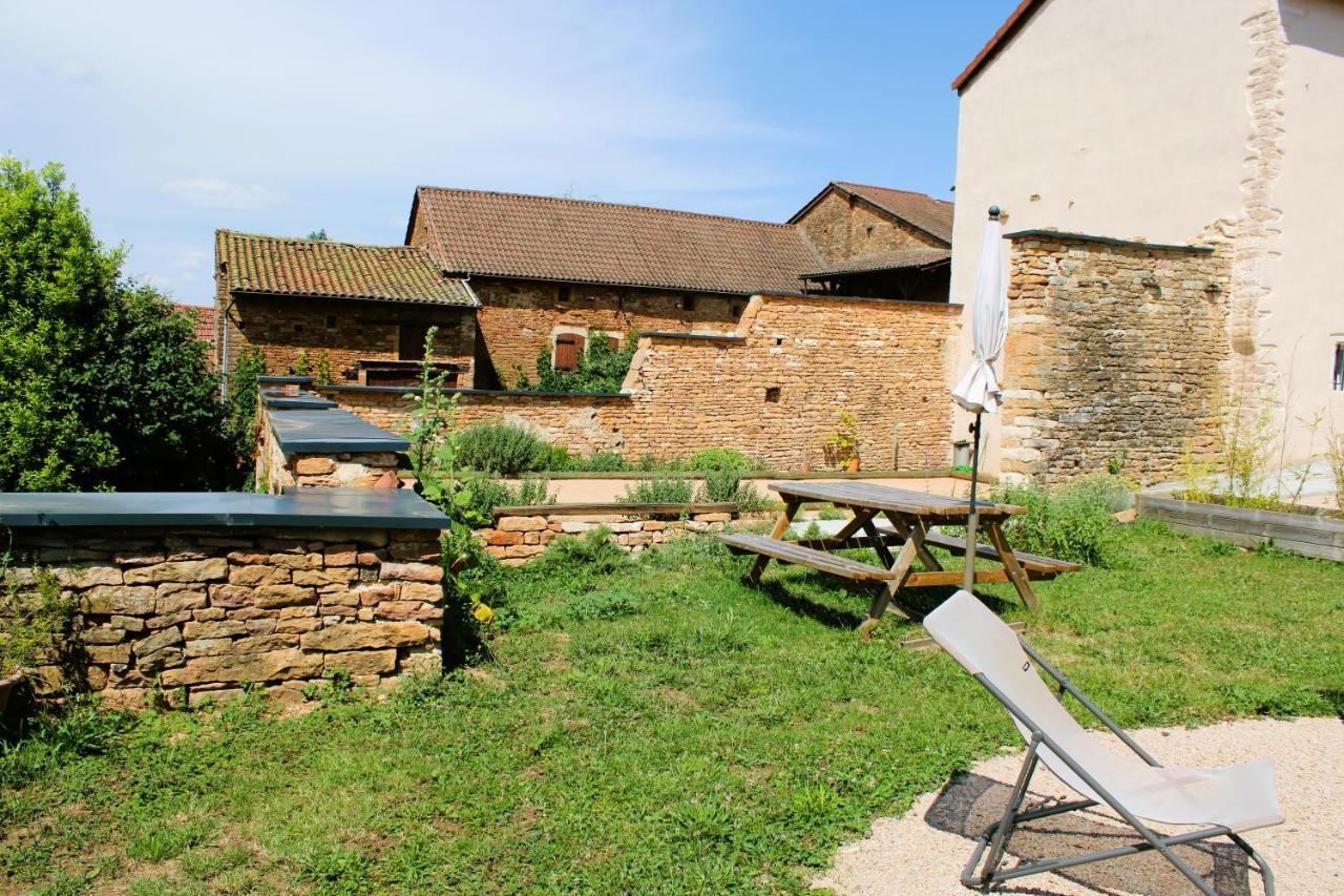 Le Clos Des Pierres Rouges Burgy Exterior photo