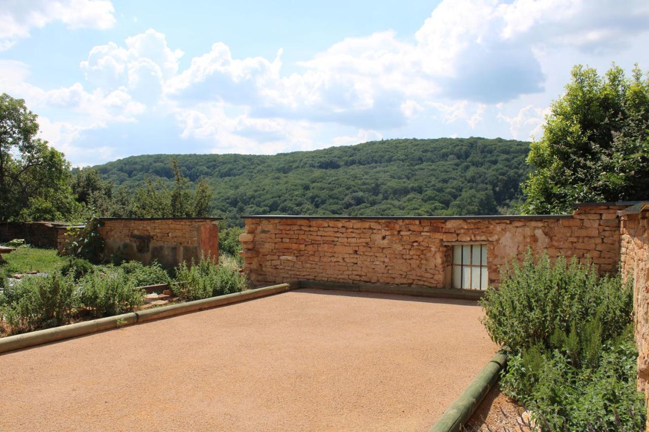 Le Clos Des Pierres Rouges Burgy Exterior photo